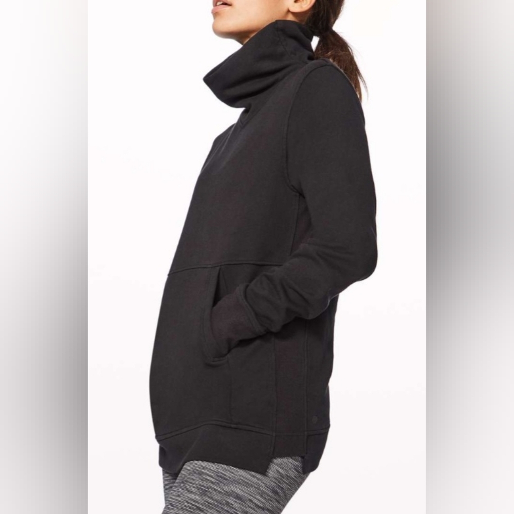 Lululemon Press Pause Pullover Size 6. Black. Woth Pockets.